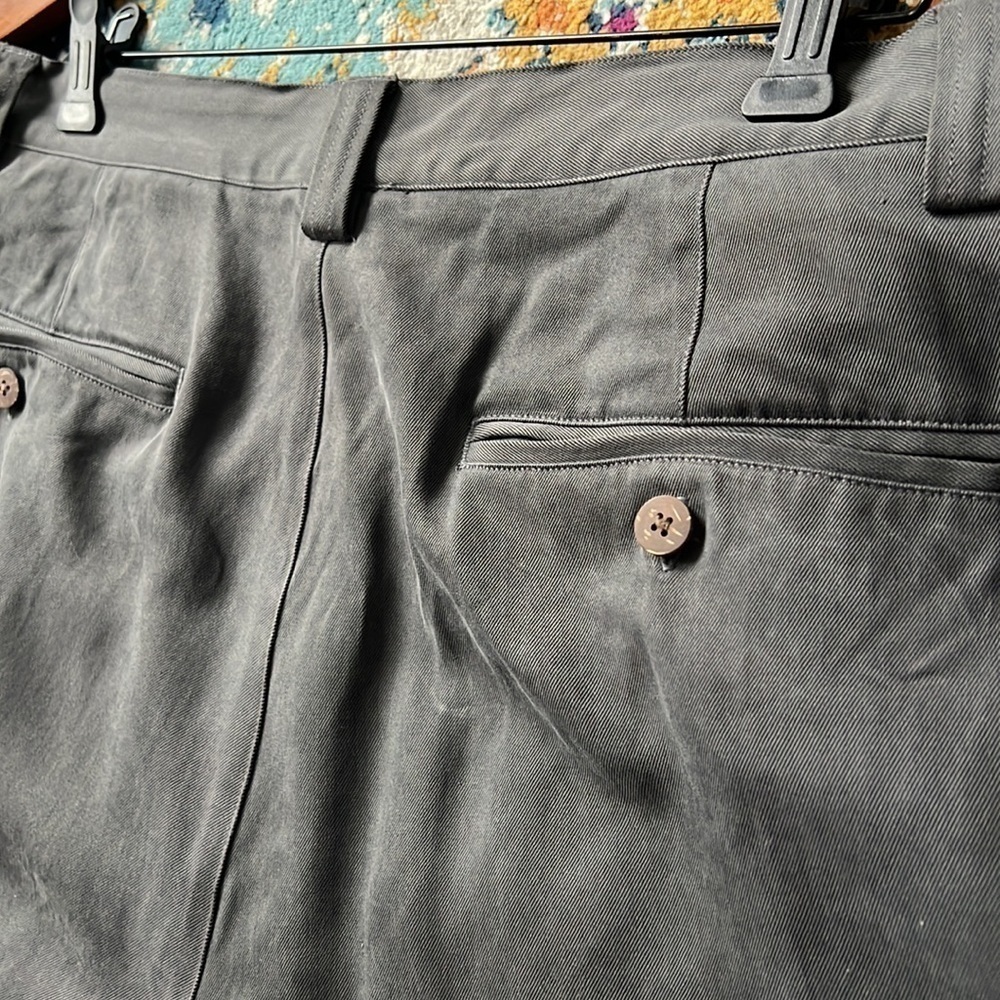 Tommy Bahama Men’s 100% Silk Casual Shorts - Size 40 - Picture 3 of 7